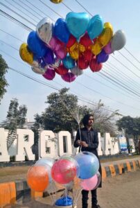 A vendor displaying balloons to attract the customers at College Road.