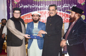 Caretaker Federal Minister for Religious Affairs & Interfaith Harmony Aneeq Ahmad visiting library of Jamia Salfia Hajjiabad after addressing the annual ceremony.