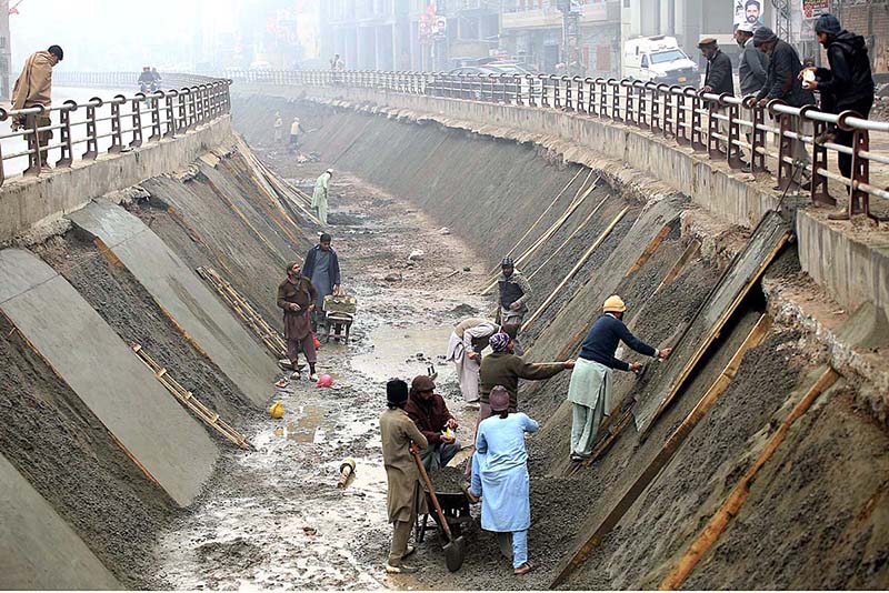 Labourers are busy in construction work of Warsak Road Canal