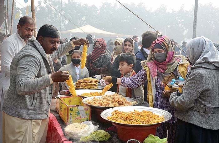 Students are visiting different food stalls during Gur Mela at the University of Agriculture Faisalabad organized by Directorate of Farms.