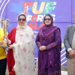 Divisional Commissioner Silwat Saeed distributing prizes among the players during Sports Gala-2024 at The University of Faisalabad (TUF).