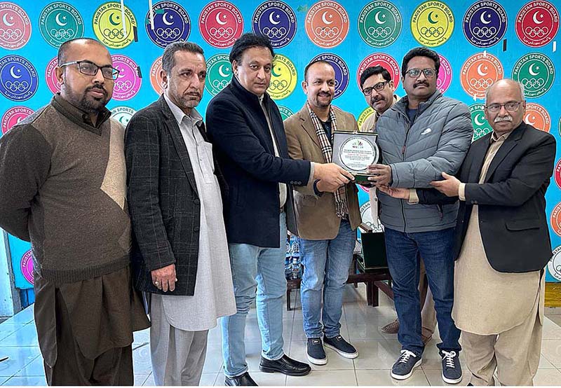 Rawalpindi Islamabad Sports Journalists Association (RISJA) honours senior sports journalists with shields at Pakistan Sports Complex