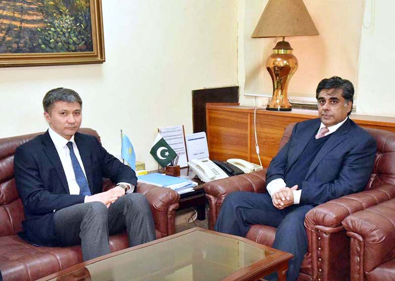 Kazakhstan Ambassador to Pakistan H.E. Yerzhan Kistafin called on the Federal Minister for Commerce, Industries, Investments and Interior, Dr. Gohar Ejaz to discuss regional connectivity and bilateral trade at the Commerce Ministry