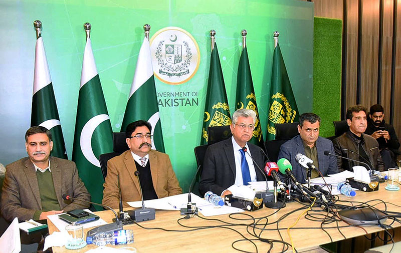 Mr.Murtaza Solangi, Caretaker Federal Minister for Information and Broadcasting addressing a press conference along with relevant authorities including the Head of JIT constituted to investigate the anti-judiciary campaign on social media