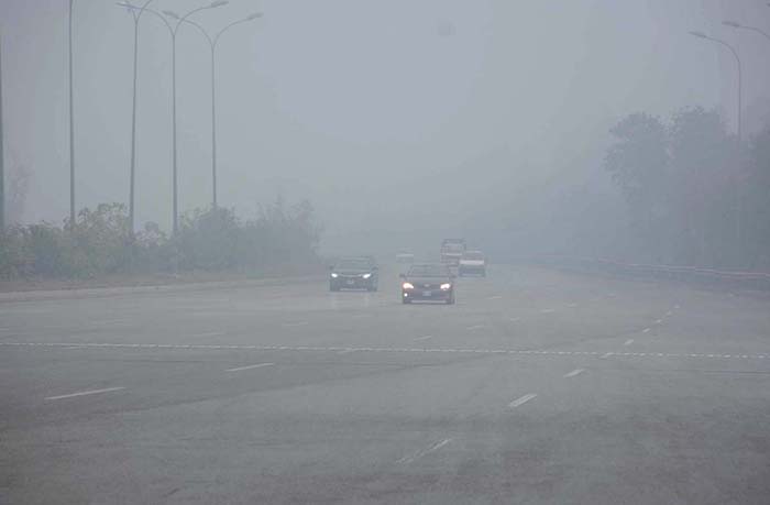 Dense fog grips most parts of KP; PDMA issues alerts to distt govts