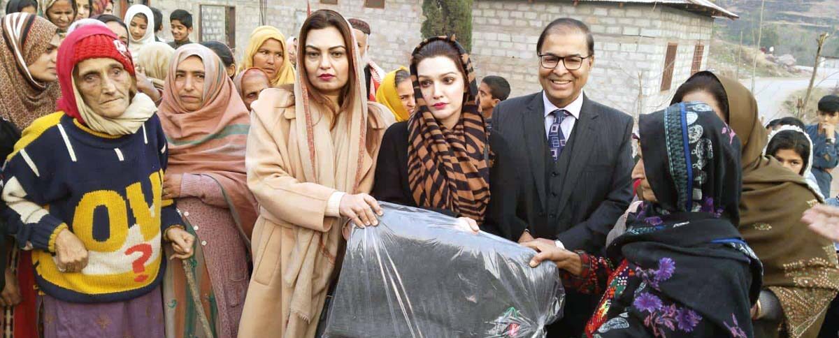 Mushaal distributes winter kits to refugees in Kashmiri Camp