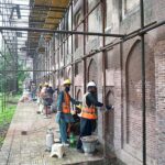 The historical and cultural emirate of Lahore to its old style. Industrious workers are working to restore.