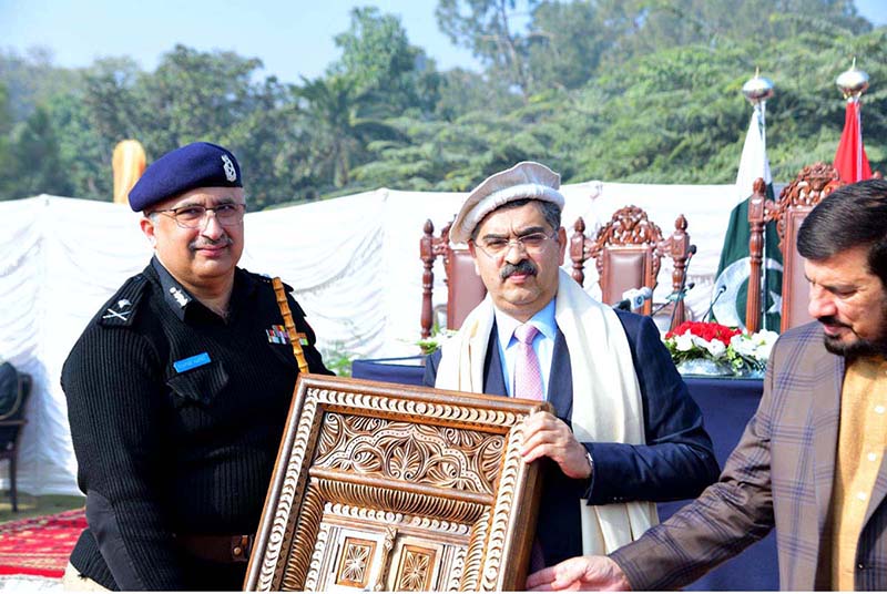 Governor Khyber Pakhtunkwa and IG KP present a souvenir to caretaker Prime Minister Anwaar-ul-Haq Kakar in the KP Police Darbar