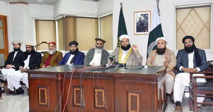 Special Representative to the Prime Minister for Religious Harmony & Islamic Countries and Chairman Pakistan Ullema Council Hafiz Tahir Mahmood Ashrafi addressing a press conference accompanied by Ulema and Mashaikh.