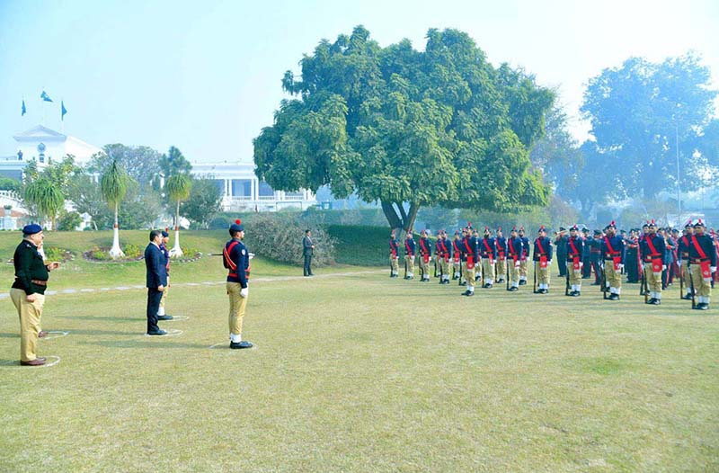 Caretaker Prime Minister Anwaar-ul-Haq Kakar being presented guard of honour by a contingent of KP Police