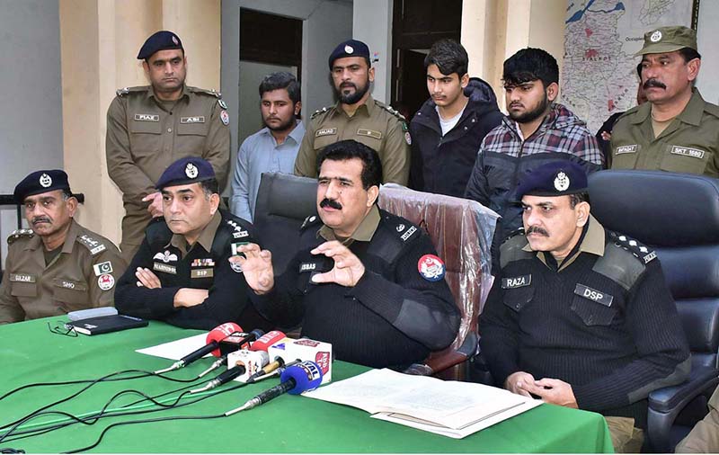 SP Investigation Ghulam Abbas, DSP Rana Mehmood briefs the media about arrest of kidnapers SP Investigation Ghulam Abbas, DSP Rana Mehmood briefs the media about arrest of kidnapers