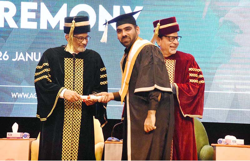 Caretaker Chief Minister Sindh, Justice (R) Maqbool Baqar awarding degree to student during first Arts Council Academies Convocation 2024 organized by Arts Council of Pakistan, Karachi