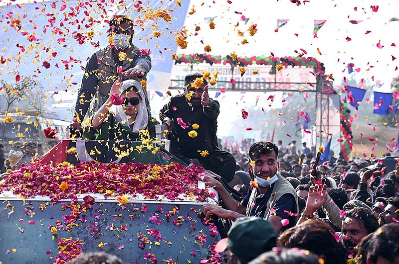 PPP workers showering flower petals on Pakistan People’s Party leader Aseefa Bhutto Zardari during general election campaign rally at Qasimabad