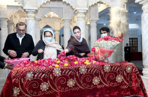 Bibi Aseefa Bhutto Zardari along with her maternal aunt, Sanam Bhutto showering flowers at the grave of Shaheed Zulfikar Ali Bhutto on the eve of his 96th birth anniversary at Garhi Khuda Bakhsh Bhutto. 