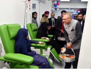 President Dr. Arif Alvi enquiring after the health of patients during his visit to the Sundas Foundation Karachi Centre, providing blood and hematological services to patients
