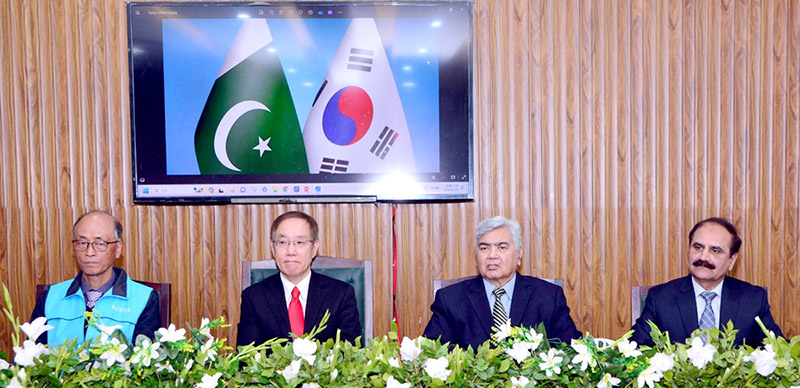 Federal Minister, MNFS&R, Dr. Kauser Abdulla Malik along with Ambassador of the Republic of Korea, Mr. Park Kijun, Chairman PARC, Dr. Ghulam Muhammad Ali and Director, KOPIA Pakistan Centre, Dr. Cho Gyoung-Rae during a media briefing and PARC-KOPIA Certified Seed Potato Celebration at NIGAB, NARC