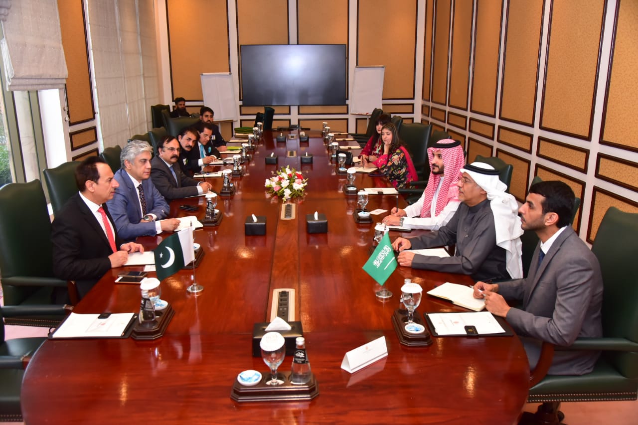 الوزير السعودي يشيد باستضافة باكستان لقمة الصحة العالمية