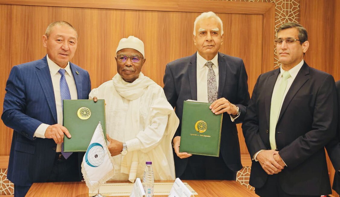 OIC, UMT Lahore sign MoU to enhance educational cooperation