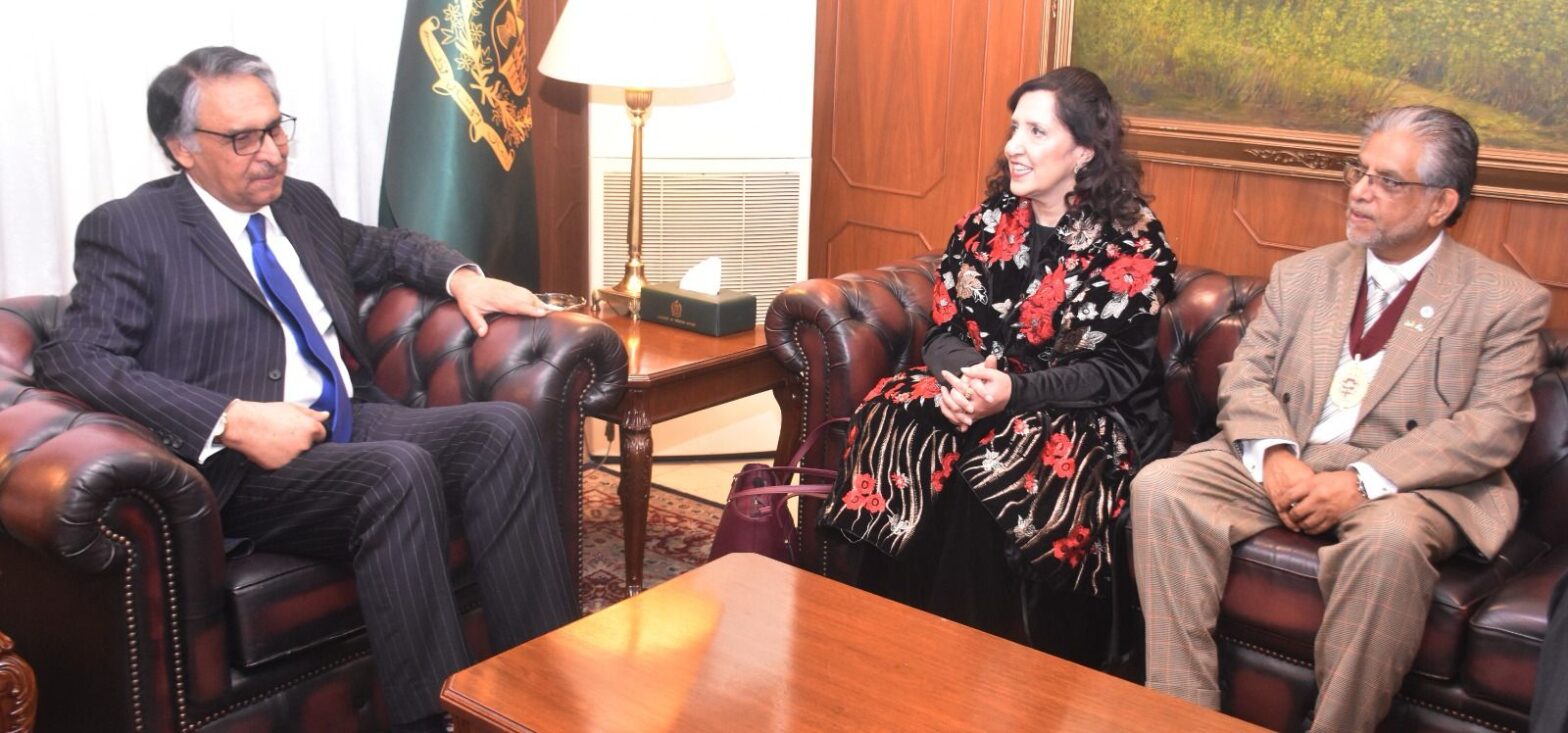 FM Jilani, UK mayors discuss bilateral ties, Kashmir dispute
