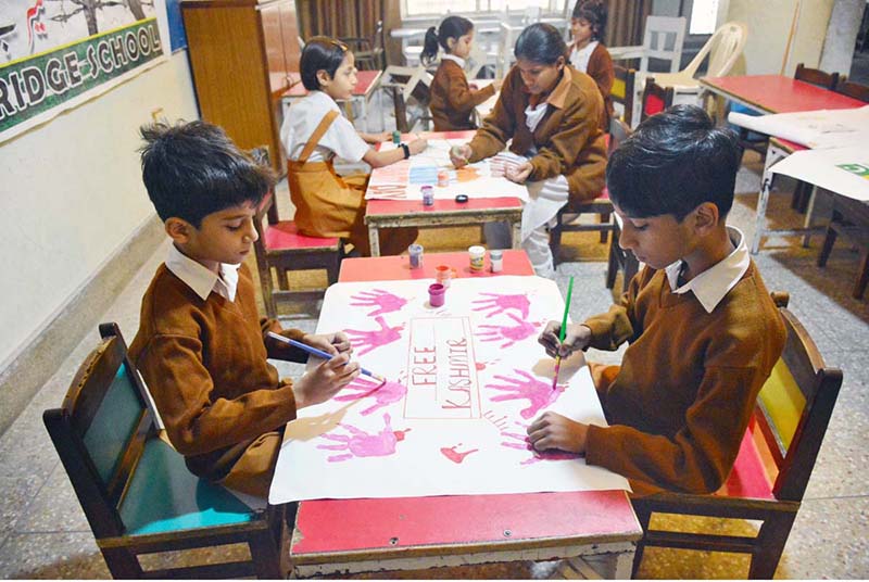 Students of Royal Cambridge School participating in painting competitions in connection with solidarity with the people of IOK on the eve of Kashmir Solidarity Day