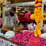 A vendor preparing garland to attract the customers at Supper Market in Federal Capital