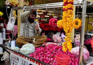 A vendor preparing garland to attract the customers at Supper Market in Federal Capital