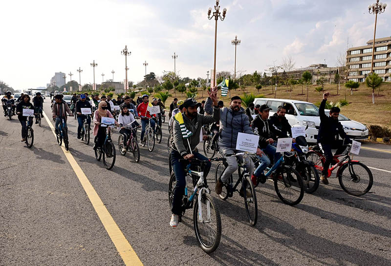 People participating in PEDAL for Peace Kashmir solidarity cycle rally