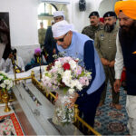 President Dr Arif Alvi offering a bouquet of flowers at Kartarpur Sahib, during his visit to Kartarpur Corridor