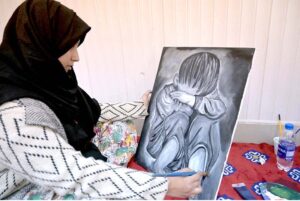 Students participating in painting competitions in connection to solidarity with the people of IOK on the eve of Kashmir Day organized by Sargodha Arts Council