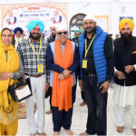 President Dr Arif Alvi in a group photo with Sikh Yatrees, during his visit to Kartarpur Corridor