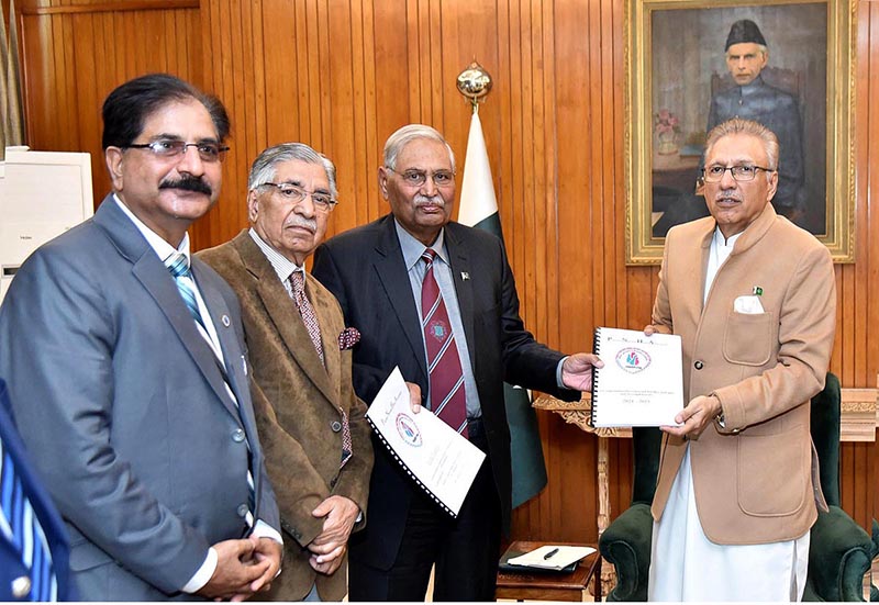 A delegation of Pakistan National Heart Association (PANAH) presenting a report on the activities and accomplishments of PANAH to President Dr Arif Alvi, at Aiwan-e-Sadr.