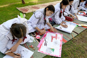 Director General Press Information Department (PID) Karachi Ms. Erum Tanveer in a group photo along with student of position holders of Intra –School Arts Competition in connection of Kashmir Day at Quaid –i-Azam Mazar organized by Government of Pakistan Ministry of Information and Broadcasting Directorate of Electronic Media and Publications, National Heritage and Culture Division