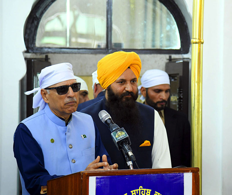 President Dr Arif Alvi addressing the members of the Sikh community and Yatrees, during his visit to Kartarpur Corridor