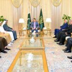 Minister of State for Foreign Trade of the United Arab Emirates H.E. Dr. Thani bin Ahmed Al Zeyoudi calls on Caretaker Prime Minister Anwaar-ul-Haq Kakar