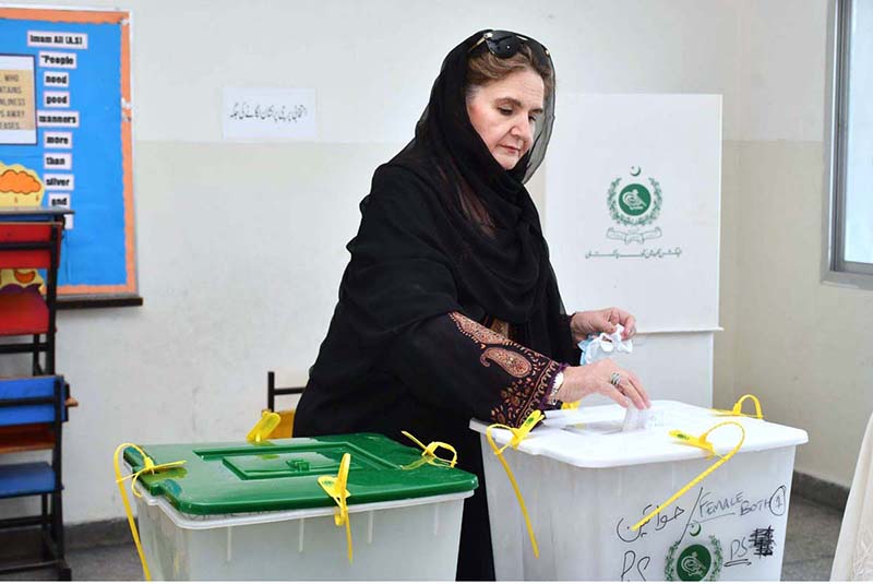First Lady Begum Samina Alvi casting her vote in the General Election-2024
