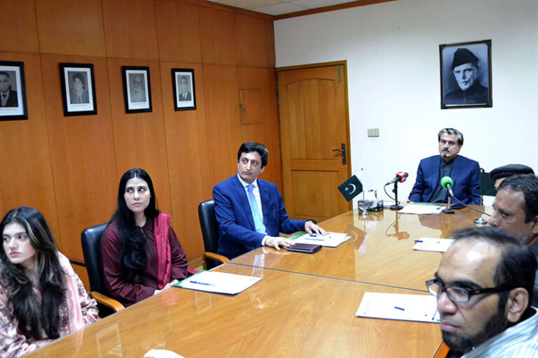 Director Urdu Science Board Lahore Ziaullah Khan giving a briefing to