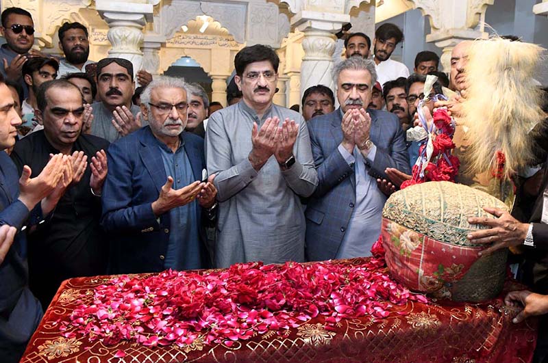 Sindh Chief Minister Syed Murad Ali Shah offering Fateha on grave of Shaheed Zulfiqar Ali Bhutto at Garhi Khuda Bakhsh