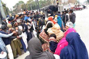 Volunteers distributing food among people at Gulberg Area