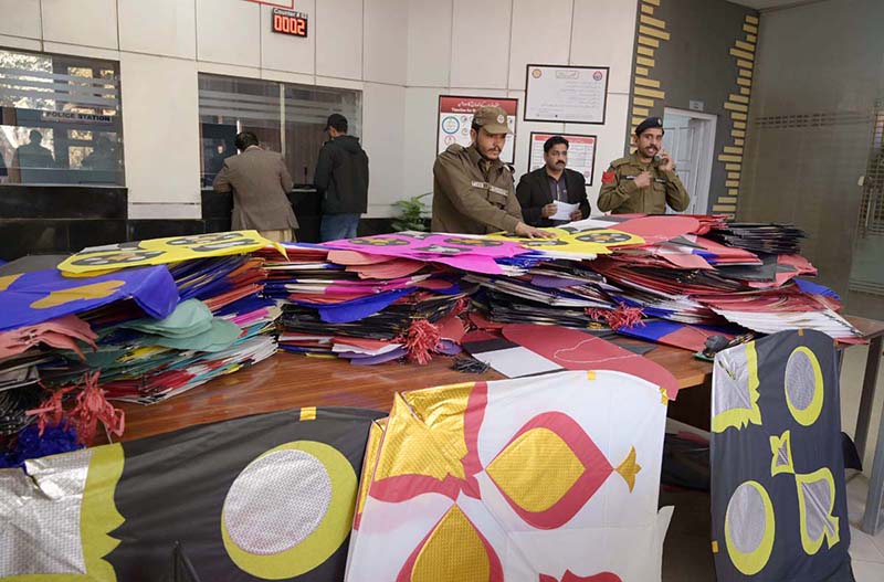 Police officials have confiscate 1000 of kites and chemical string roll at Factory Area