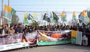 People participating in a rally to mark the Kashmir Solidarity Day outside Chiniot Bazaar