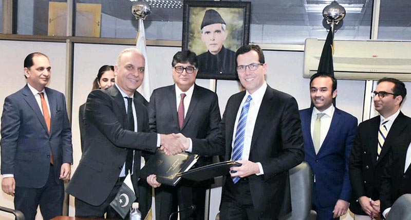 The Caretaker Federal Minister for Privatisation, Fawad Hasan Fawad administers the signing of Financial Services Agreement for Roosevelt Hotel transaction