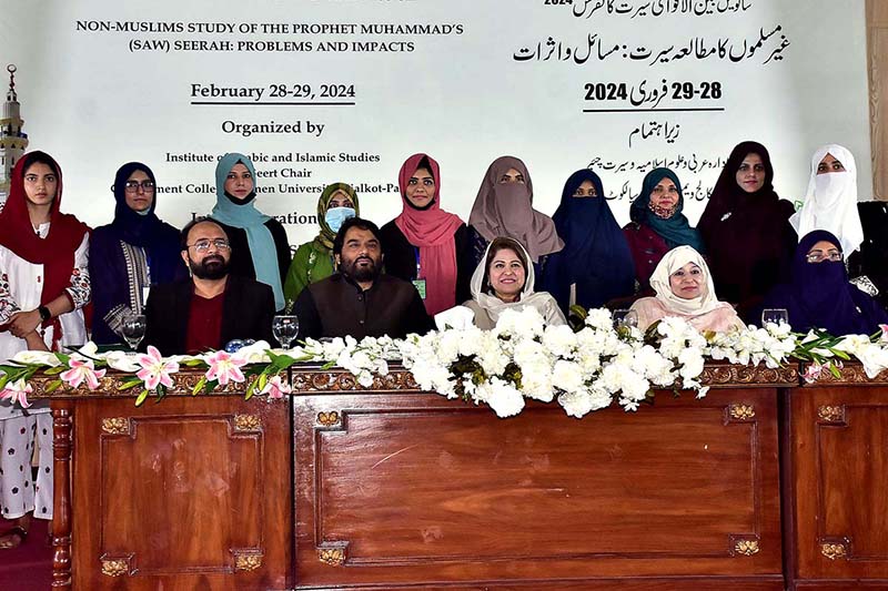 Participants in a group photograph during the 7th International Seerat conference on Non-Muslims Study of the Prophet MUHAMMAD, S (SAW) Seerah at GCWUS