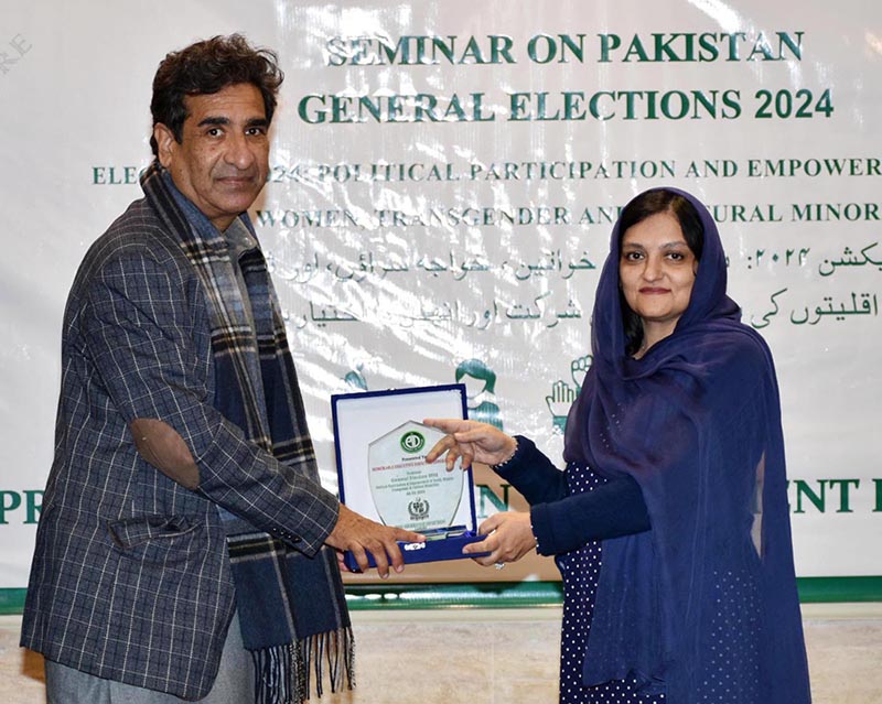 Honorable Mr. Tariq Mehmood Khan, Executive Director General/ PIO, receiving shield from Ms. Bushra Bashir, Director PID Lahore at Seminar on "Political Participation and Empowerment of Youth, Women, Transgender and Cultural Minorities