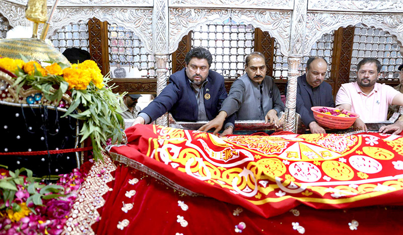 Governor Sindh Kamran Khan Tessori laying wreath on the grave of Hazrat Lala Shahbaz Qalandar on the occasion of 772nd Urs celebration