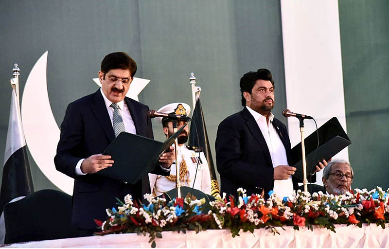 Governor Sindh, Kamran Khan Tessori administering the oath to the Newly-elected Chief Minister Sindh, Syed Murad Ali Shah