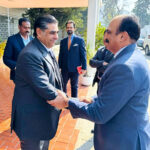 Caretaker Federal Minister for Interior, Dr. Gohar Ejaz being welcomed by Chairman NADRA, Lt. Gen. Munir Afsar at NADRA headquarters