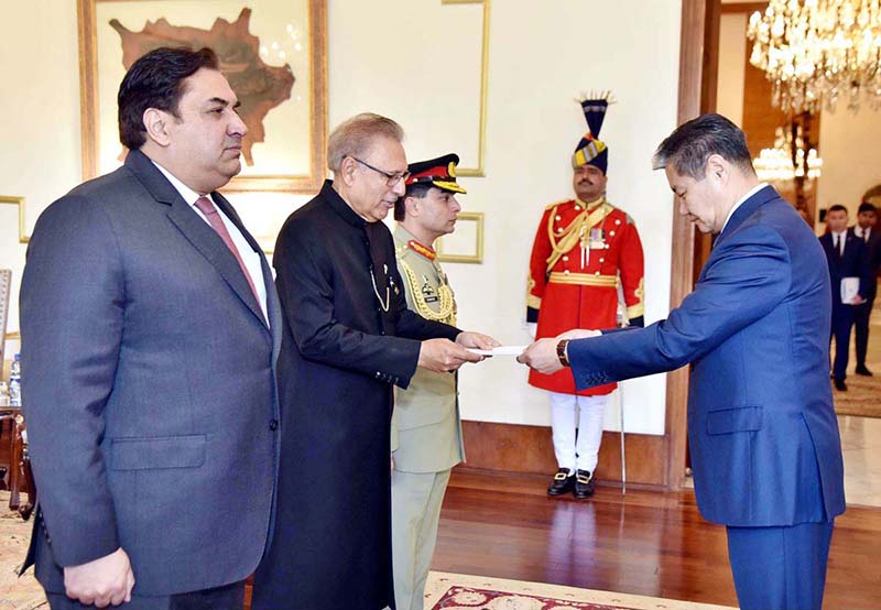 The non-resident Ambassador of Mongolia to Pakistan, Mr Tuvvshin Badra, presenting his diplomatic credentials to President Dr. Arif Alvi, at Aiwan-e-Sadr