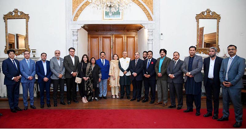 President Dr. Arif Alvi in a group photo with a delegation of the Lahore Chamber of Commerce and Industry, who called on him, at Governor House