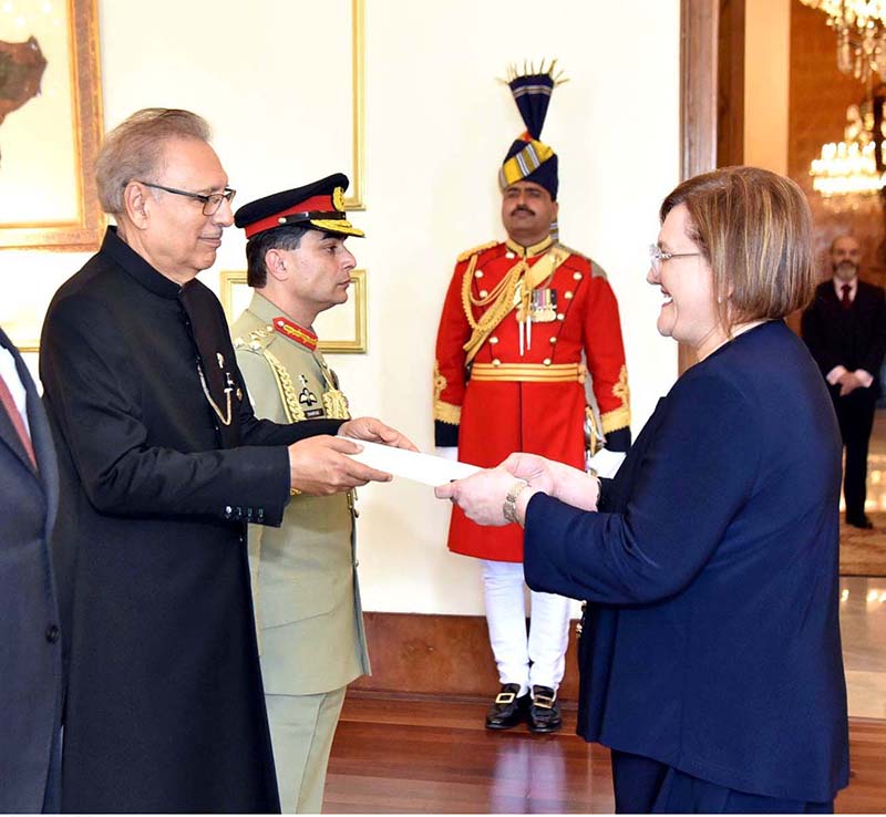 The Ambassador-designate of Italy to Pakistan, Ms. Marilina Armellin, presenting her diplomatic credentials to President Dr. Arif Alvi, at Aiwan-e-Sadr