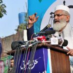 Ameer Jamaat-e-Islami Siraj-ul-Haq addressing the participants of rally on the occasion of Kashmir Solidarity Day at Mall Road